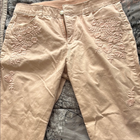 Embroidered blush pink capri Pants - Picture 1 of 4